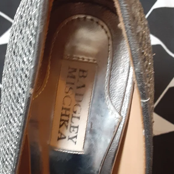 * Badgley mischka silver sparkle peep toe heels, size 8 - Picture 6 of 12